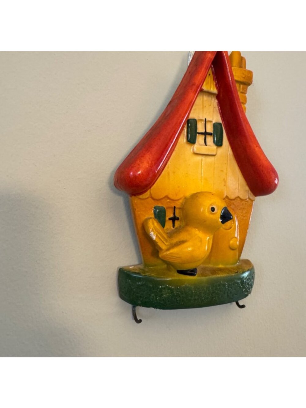 VTG Hand-Painted Wall Hook With Birdhouse Design Yellow Bird Green Base Red Roof - Picture 6 of 10